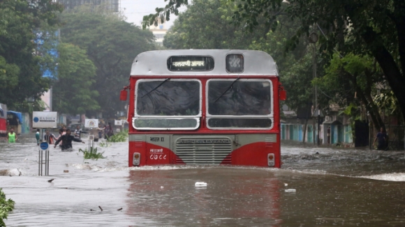 mumbai-bus-flooding